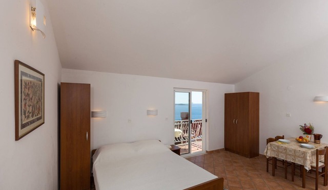 Villa Dubravka - Premium Studio Apartment with Balcony and Sea View (Apartman 2)