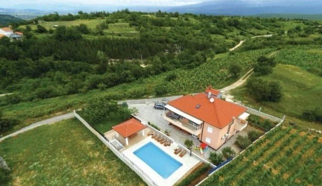 Villa Duje - relax yourself on the top of the hill