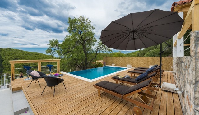 Villa Dundo Pero - Four Bedroom Villa with Swimming Pool and Sea View
