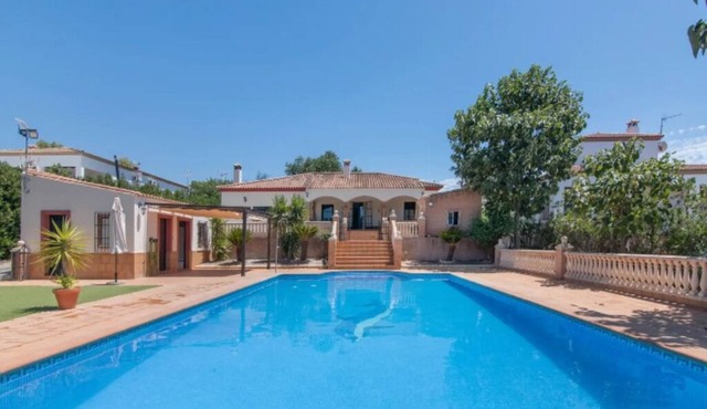 Villa Durán Esteban. Relax and unwind in this quiet and elegant villa.