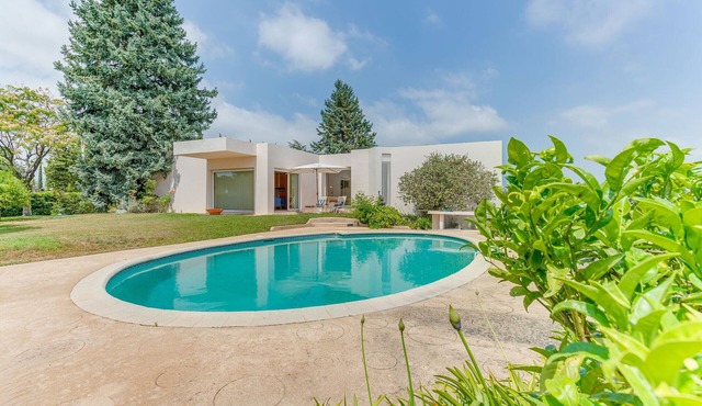 VILLA DYONIS VI4439 by Riviera Holiday Homes