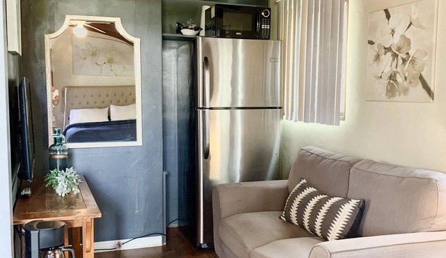 Villa E - a cozy studio in the heart ♥️ of downtown Palm Springs!