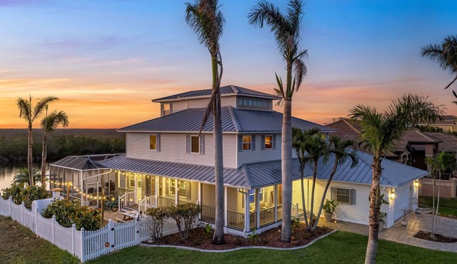 VILLA "EAGLE'S NEST" THREE STORY HOME WITH AMAZING VIEWS