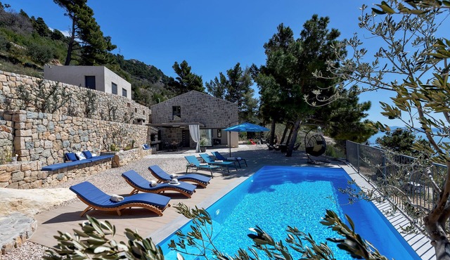 Villa EagleStone with perfect privacy - large outdoor space with pool and view