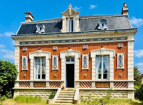 Villa Ecureuils accessible à pied de la gare de Gien à 1h30 de Paris