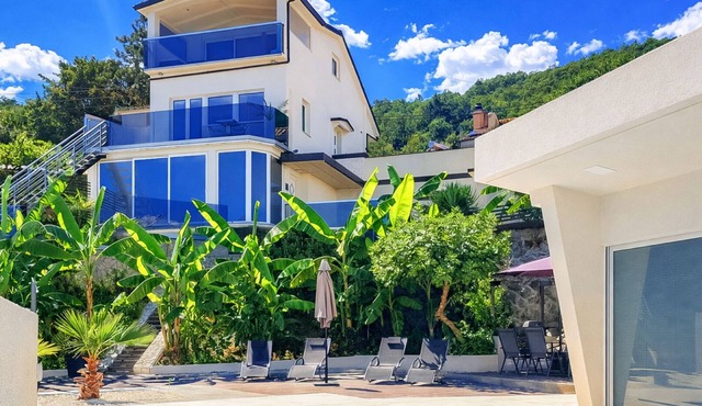 Villa Eduarda pool&whirpool by Villas Guide