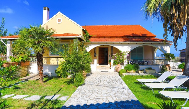 Villa Eftihia: Traditional, easy access, amazing sunsets