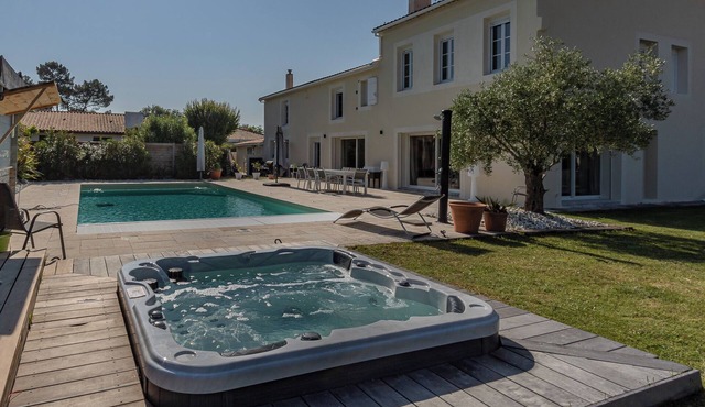 Villa Eivissa luxury on the route des Châteaux 🍇🏡