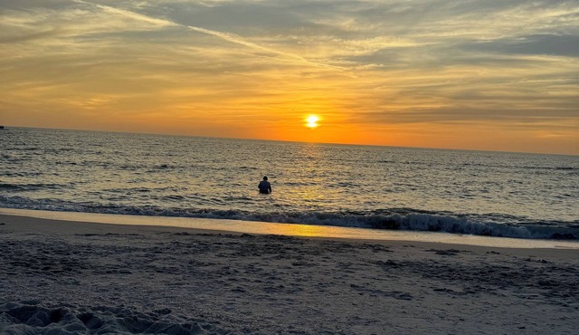 Villa El Doral, 5 minutes from Naples Beach and Downtown Naples.