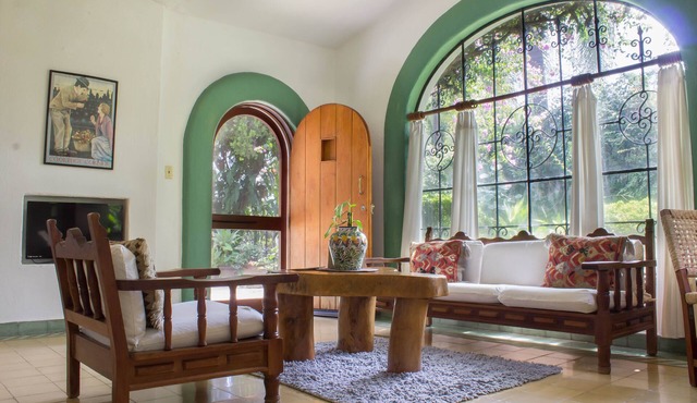 Villa El Nido-Fab Location-Nestled in lush vegetation-ideal 4 couples-great pool