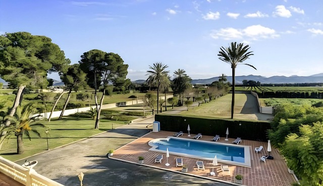Villa 'El Palacete' with Mountain View, Private Pool and Wi-Fi