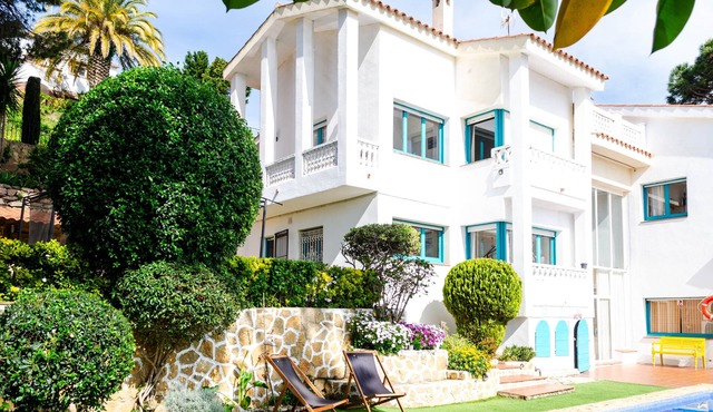 Villa "El Riu del Cel" with Private Garden, Private Pool, and Wi-Fi