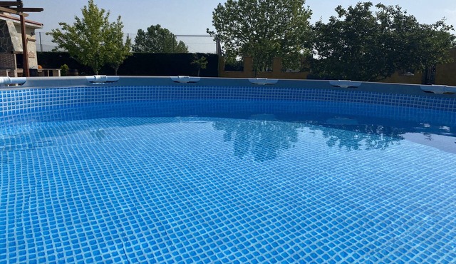 Villa El Salinar, 10 minutes from Salamanca. Ideal for families and groups. 9 seats