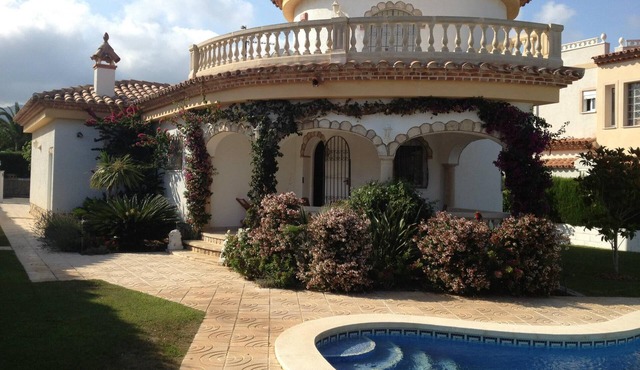 Villa El Sueño in Urb. Costa Zefir, unforgettable holidays