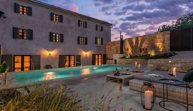 Villa Elena - Four Bedroom Villa with Pool