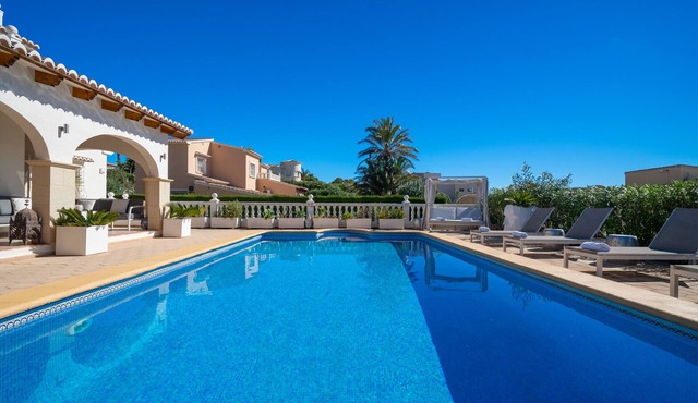 Villa Eliana Artistic escape with family pool
