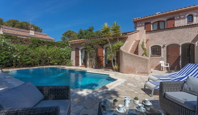 Villa 'Elisabeth' with Sea View, Wi-Fi and Air Conditioning