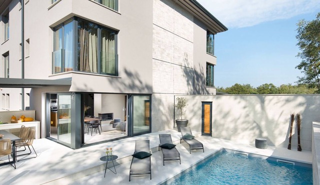 Villa Elivah - Eight Bedroom Villa, Sleeps 20