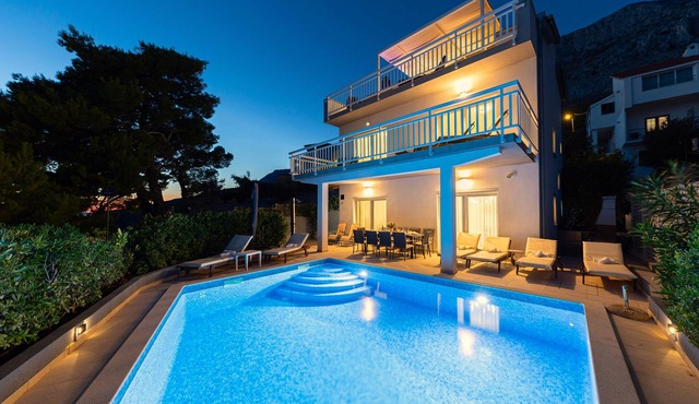 Villa ELLA ESTELLE with private heated pool, hot tub, sauna