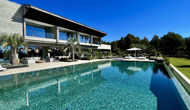 Villa Emmanuelle: luxury and peace in the heart of nature