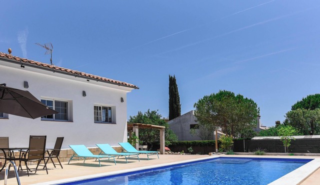 Villa Emilie with private pool 650m from the beach