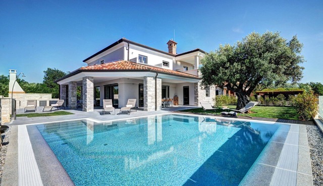 Villa Emotion with Pool