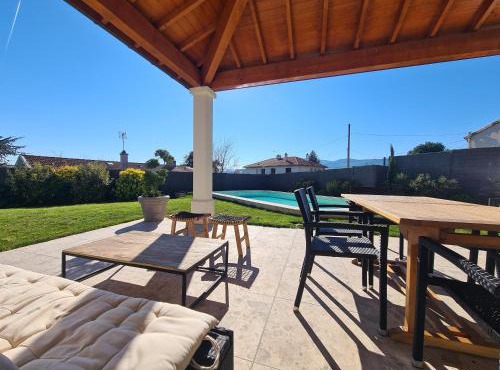 Villa en Ardeche Nord avec piscine proche Parc Peaugres
