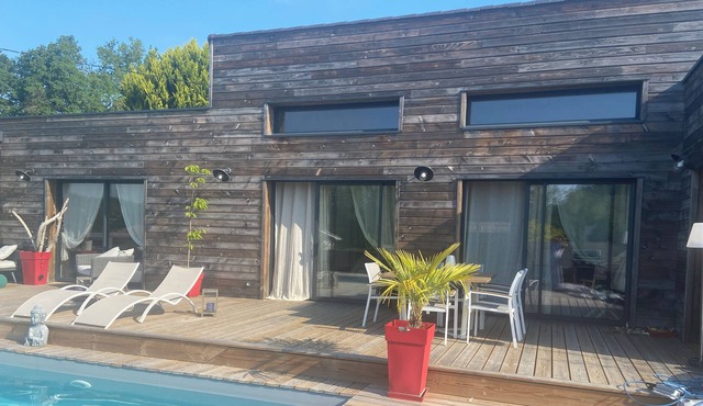 Villa en Bois Avec Piscine au sel à 15 min de Bordeaux