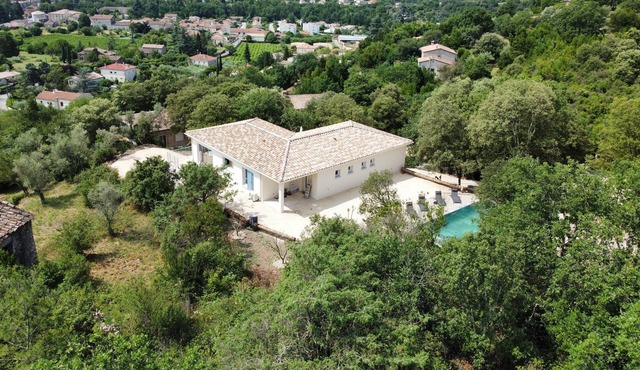 Villa en Pleine Nature Avec Piscine et Jaccuzi