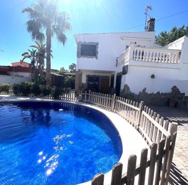 Villa en Valencia, piscina privada y metro 500m