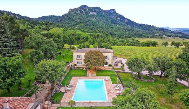 Villa Engardin, nestled in the heart of the vineyards, offers absolute comfort and calm.