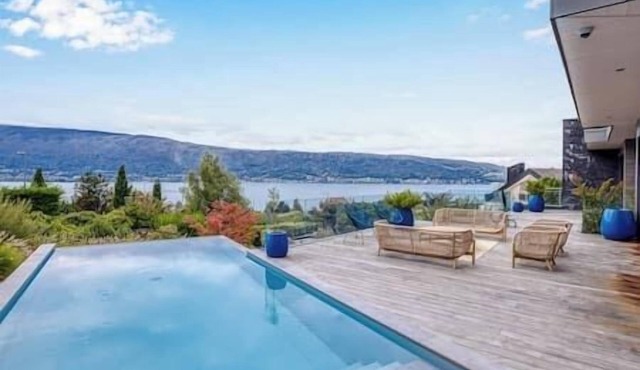 Villa Enjoy - Five Bedroom Villa, Sleeps 10