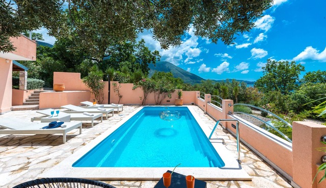 Villa Enjoy - Luxury house with Private Beach & Pool