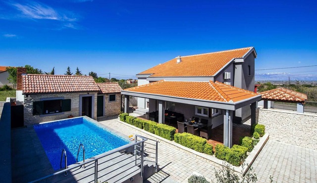 Villa Enna with heated pool