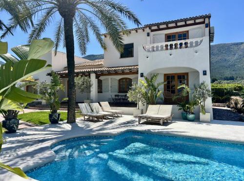 Villa Enri . Boutique Villa & Optional Guesthouse