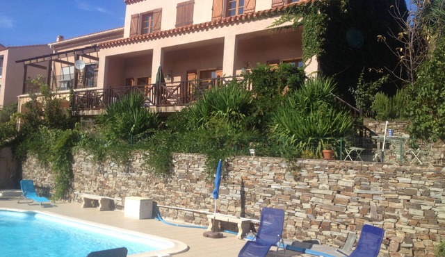 Villa ensoleillée avec piscine et climatisation et wifi fibre