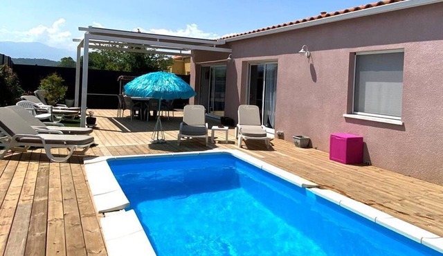 Villa Entièrement Climatisée, Piscine, Terrain de Pétanque, à 3 km du lac de Vinça, 35 km De