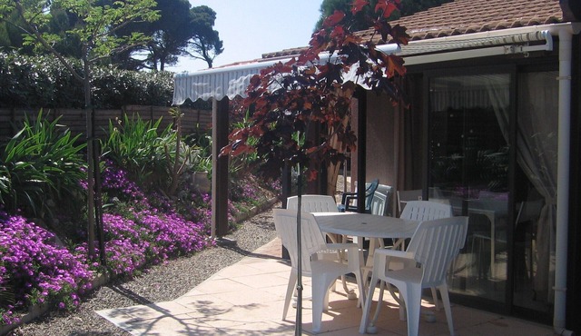 Villa Entouree D'un Jardin Arbore A LA MER A Vendres Plage
