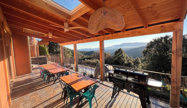 Villa epicure gite de groupe calme vue panoramique piscine chauffe salle de jeux