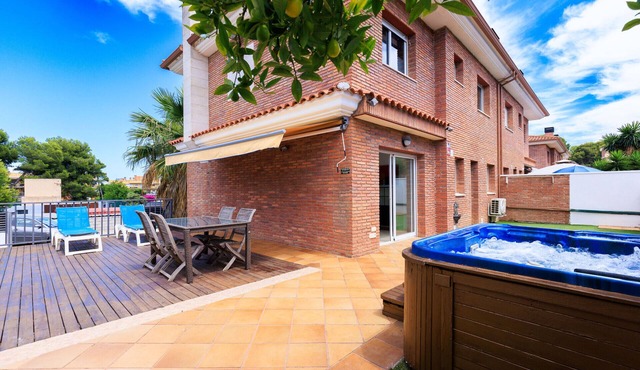 Villa ERA - Jacuzzi and Swimming Pool