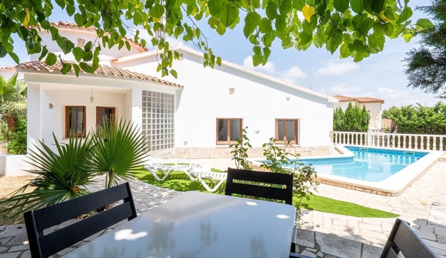 Villa with private pool 10min beach and center