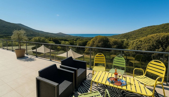 Villa Esigna, for 6/8 people in the heart of the maquis with panoramic sea view