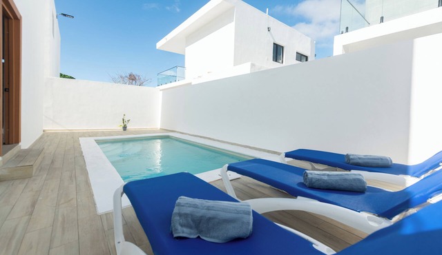 Villa espaciosa con 5 habitaciones, piscina, A/C, a 3 minutos de playa Bonita.