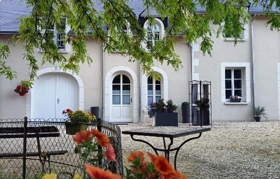 VILLA ESPERANZA Chambre de plain-pied, indépendante, à 300 m du château de Valençay proche Zoo de Beauval et Châteaux de La Loire