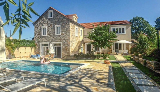 Villa Estelle - stunning designer villa in a charming village with a private pool