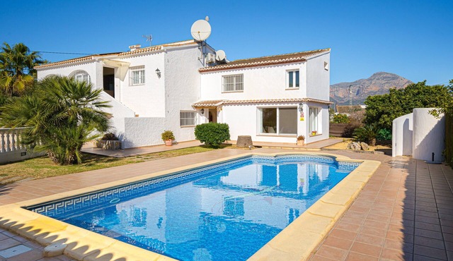 Villa "Esther" with Pool, Garden & Wi-Fi