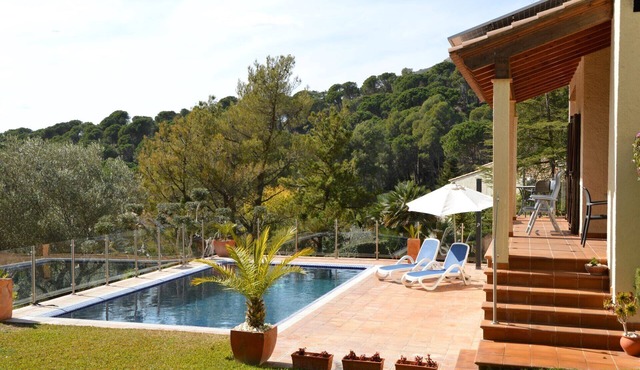 Villa 'Estrella' with Mountain View, Wi-Fi and Air Conditioning