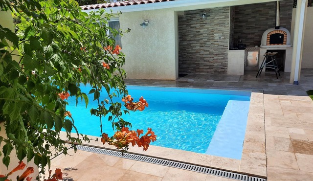 Villa et Dépendance Avec Piscine Privée