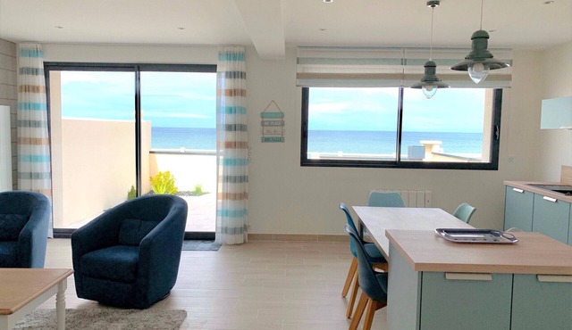 Villa Evasion seafront