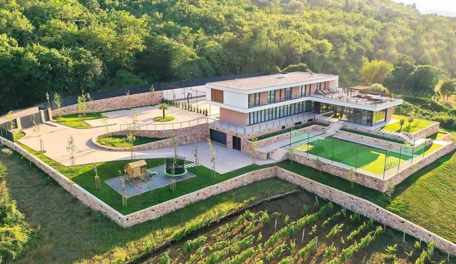 Villa Excelsior with Conference Room and Family Suites for Groups up to 20 Guests